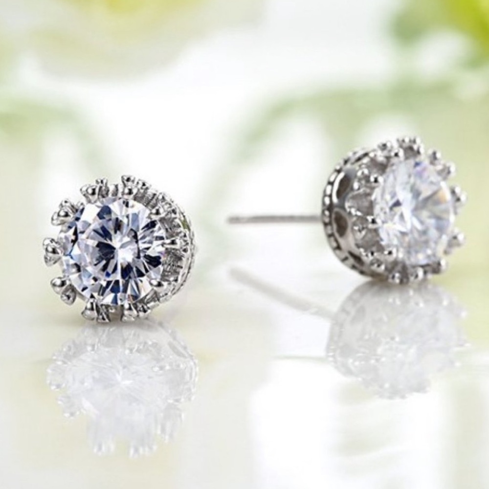 925 Sterling Silver Diamond Crown Stud Earrings - Picture 4 of 7
